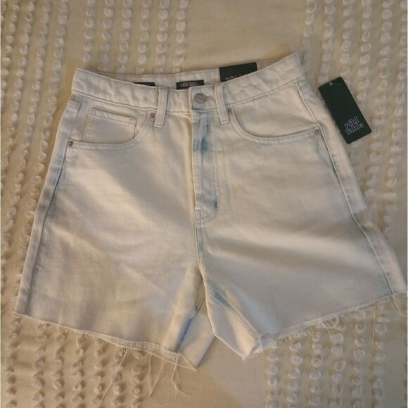 ⬇️⬇️⬇️High-Rise Cutoff Jean Shorts - Light Acid Wash - Picture 4 of 5